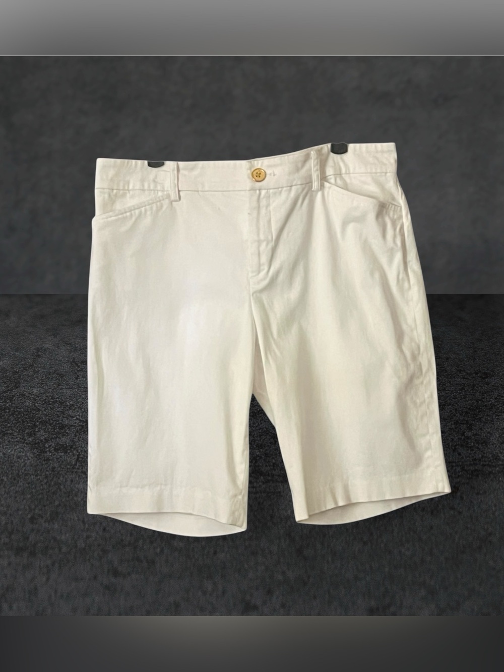 Lauren Ralph Lauren polished tailored look  White Cotton Shorts. SZ.4
